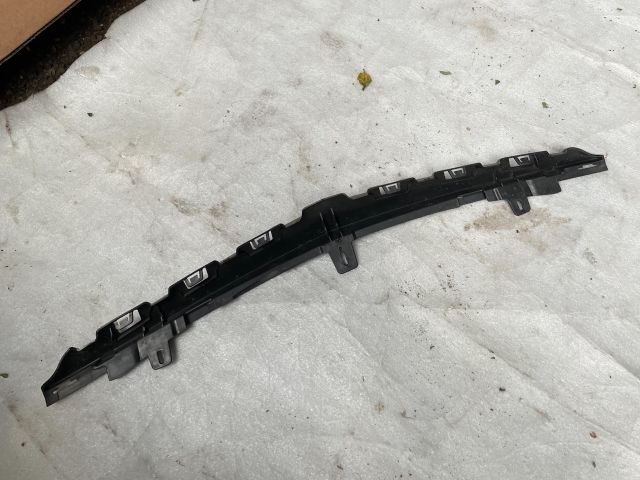 bontott MERCEDES-BENZ C-CLASS Első Lökhárító Tartó Felső