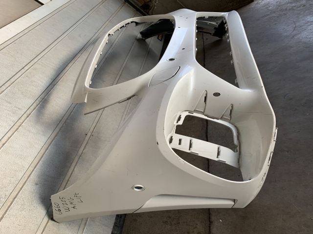 bontott MERCEDES-BENZ C-CLASS Első Lökhárító (Üresen)