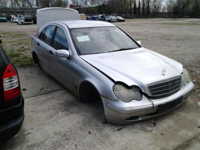 bontott MERCEDES-BENZ C-CLASS Első Lökhárító (Üresen)