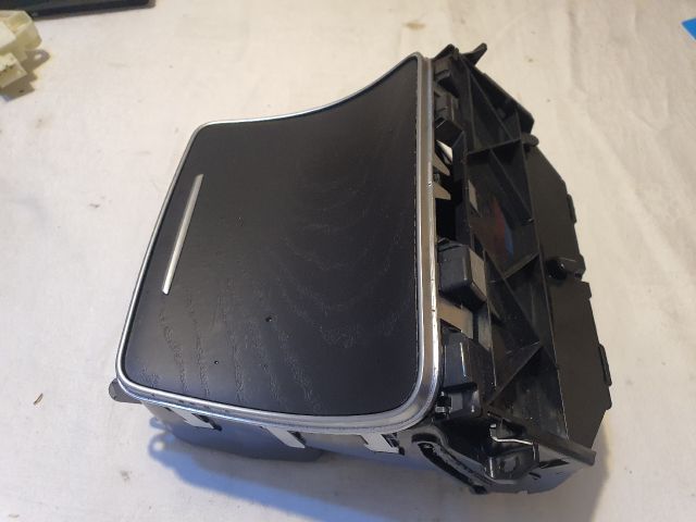 bontott MERCEDES-BENZ C-CLASS Első Tároló Rekesz