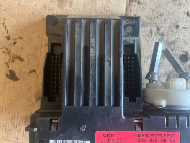 bontott MERCEDES-BENZ C-CLASS Fűtéskapcsoló (manuális klímás)