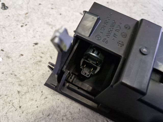 bontott MERCEDES-BENZ C-CLASS Hátsó Hamutartó