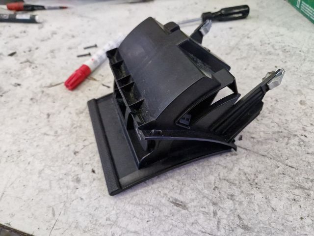 bontott MERCEDES-BENZ C-CLASS Hátsó Hamutartó