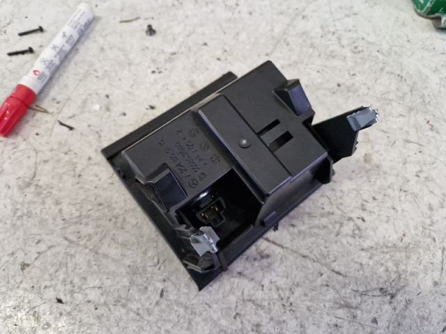 bontott MERCEDES-BENZ C-CLASS Hátsó Hamutartó