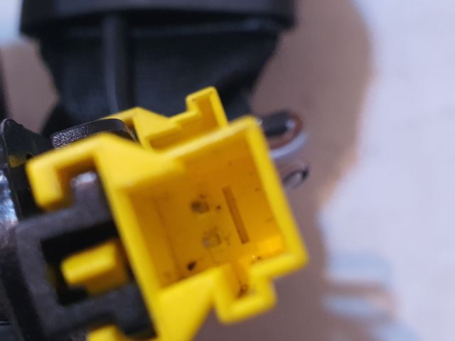 bontott MERCEDES-BENZ C-CLASS Hátsó középső Biztonsági Öv Csat