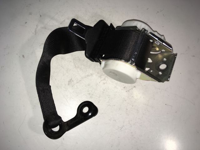 bontott MERCEDES-BENZ C-CLASS Hátsó középső Biztonsági Öv