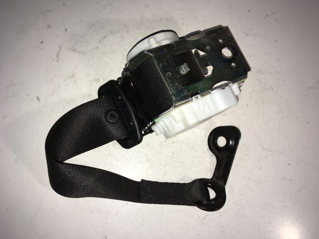 bontott MERCEDES-BENZ C-CLASS Hátsó középső Biztonsági Öv