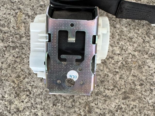 bontott MERCEDES-BENZ C-CLASS Hátsó középső Biztonsági Öv