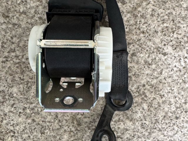 bontott MERCEDES-BENZ C-CLASS Hátsó középső Biztonsági Öv