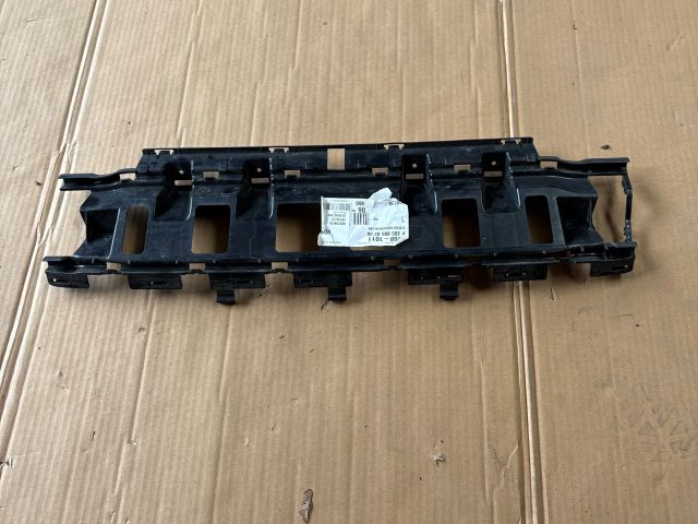 bontott MERCEDES-BENZ C-CLASS Hátsó középső Lökhárító Tartó (Műanyag)