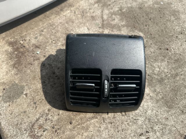 bontott MERCEDES-BENZ C-CLASS Hátsó középső Szellőző