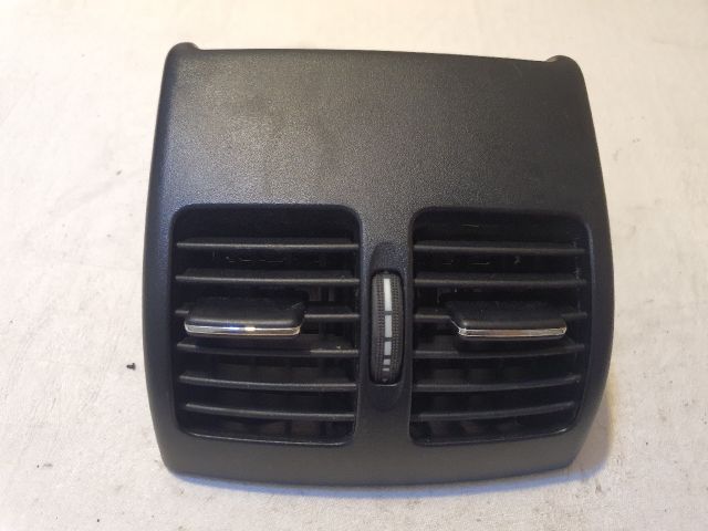 bontott MERCEDES-BENZ C-CLASS Hátsó középső Szellőző