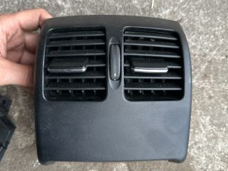 bontott MERCEDES-BENZ C-CLASS Hátsó középső Szellőző