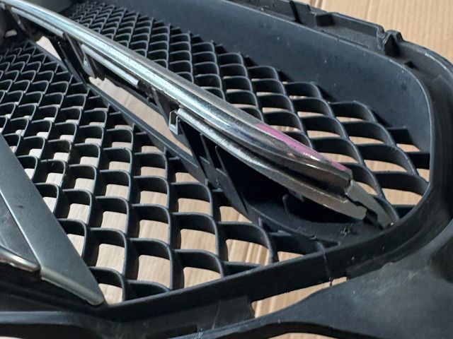 bontott MERCEDES-BENZ C-CLASS Hűtőrács