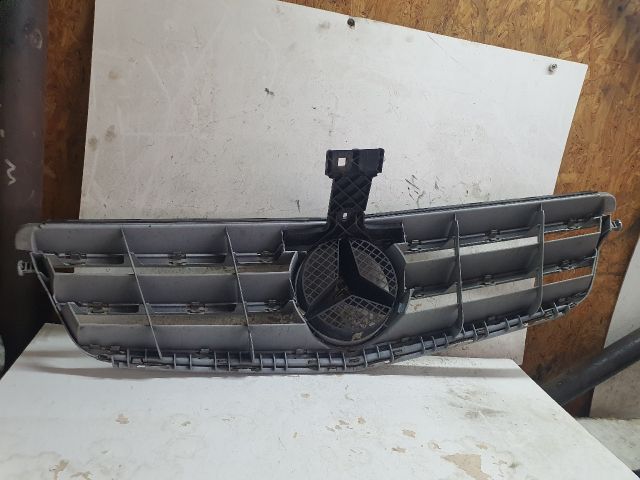 bontott MERCEDES-BENZ C-CLASS Hűtőrács