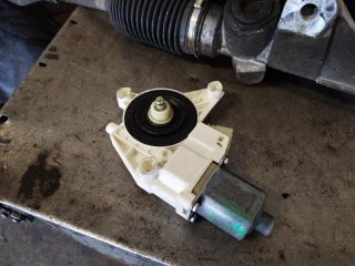 bontott MERCEDES-BENZ C-CLASS Jobb első Ablakemelő Motor