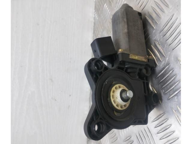 bontott MERCEDES-BENZ C-CLASS Jobb első Ablakemelő Motor