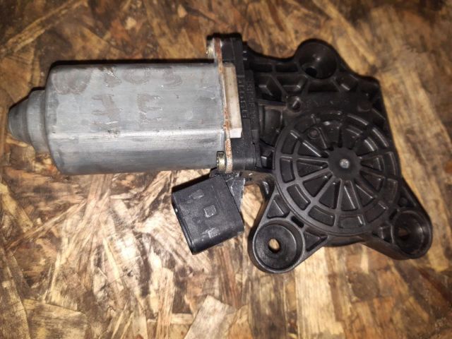 bontott MERCEDES-BENZ C-CLASS Jobb első Ablakemelő Motor