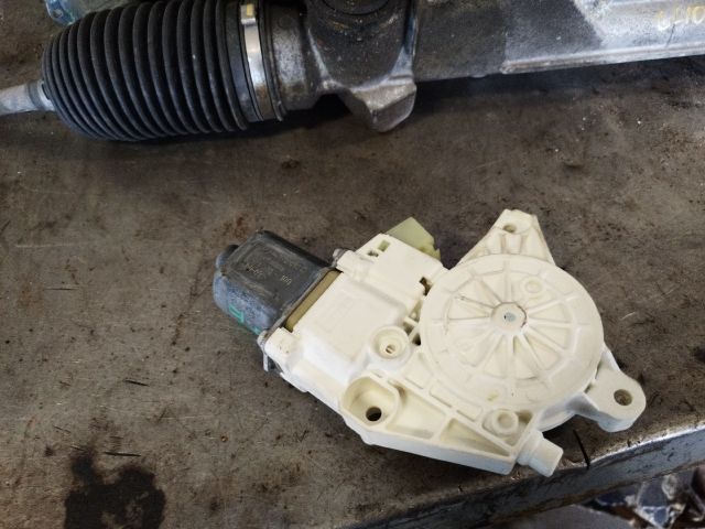 bontott MERCEDES-BENZ C-CLASS Jobb első Ablakemelő Motor