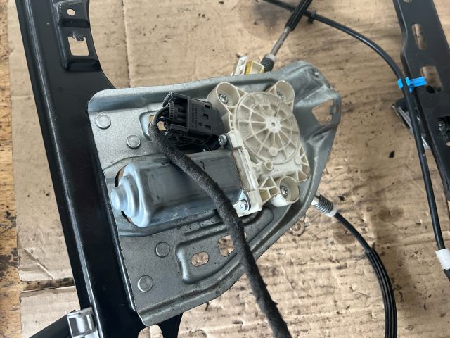 bontott MERCEDES-BENZ C-CLASS Jobb első Ablakemelő Szerkezet (Elektromos)