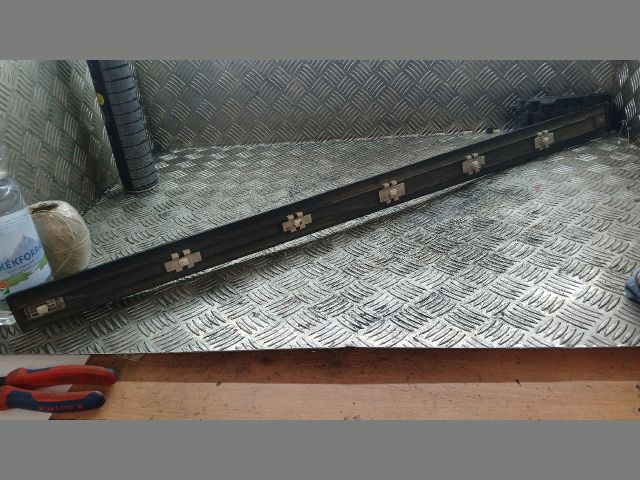 bontott MERCEDES-BENZ C-CLASS Jobb első Ajtó Díszléc