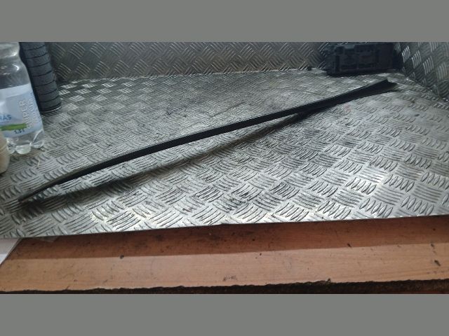 bontott MERCEDES-BENZ C-CLASS Jobb első Ajtó Díszléc