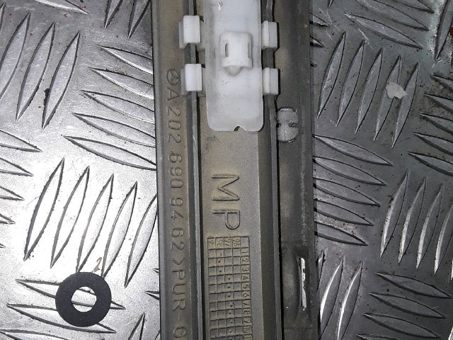 bontott MERCEDES-BENZ C-CLASS Jobb első Ajtó Díszléc