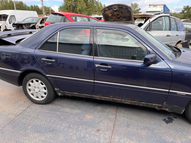 bontott MERCEDES-BENZ C-CLASS Jobb első Ajtó Kárpit