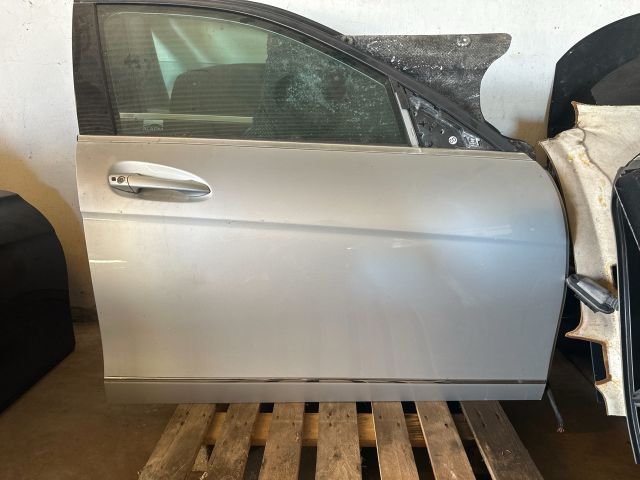bontott MERCEDES-BENZ C-CLASS Jobb első Ajtó (Részeivel)