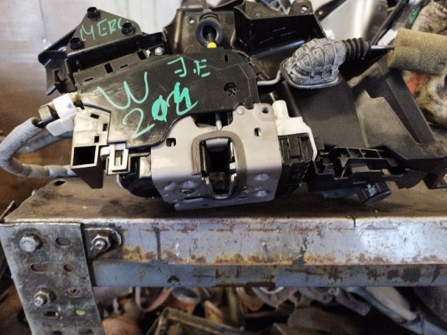 bontott MERCEDES-BENZ C-CLASS Jobb első Ajtózár