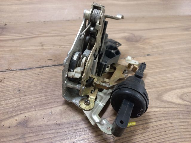 bontott MERCEDES-BENZ C-CLASS Jobb első Ajtózár