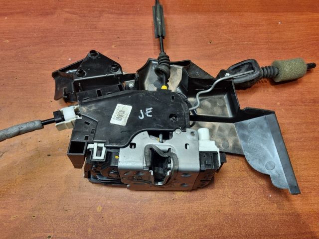 bontott MERCEDES-BENZ C-CLASS Jobb első Ajtózár