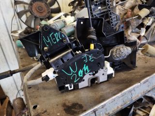 bontott MERCEDES-BENZ C-CLASS Jobb első Ajtózár