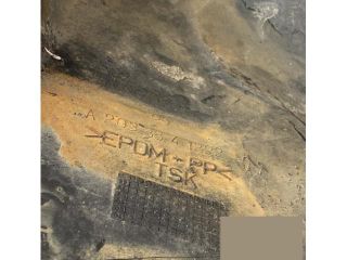 bontott MERCEDES-BENZ C-CLASS Jobb első Dobbetét (Kerékjárati, Műanyag)