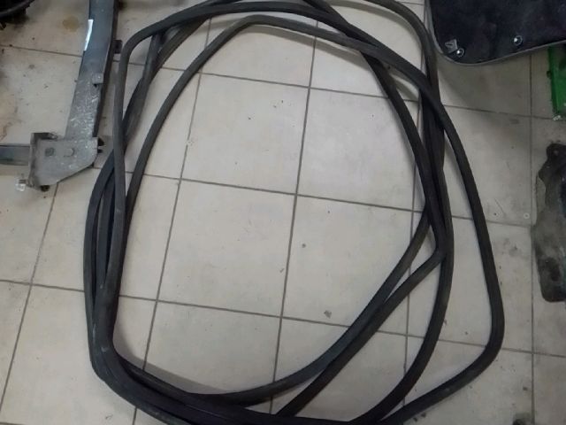 bontott MERCEDES-BENZ C-CLASS Jobb első Gumikéder