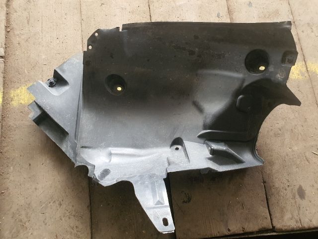 bontott MERCEDES-BENZ C-CLASS Jobb első Hátsó Dobbetét (Kerékjárati, Műanyag)