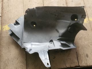 bontott MERCEDES-BENZ C-CLASS Jobb első Hátsó Dobbetét (Kerékjárati, Műanyag)