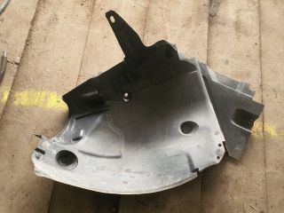 bontott MERCEDES-BENZ C-CLASS Jobb első Hátsó Dobbetét (Kerékjárati, Műanyag)