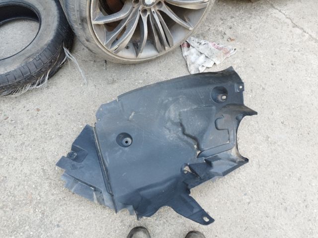 bontott MERCEDES-BENZ C-CLASS Jobb első Hátsó Dobbetét (Kerékjárati, Műanyag)