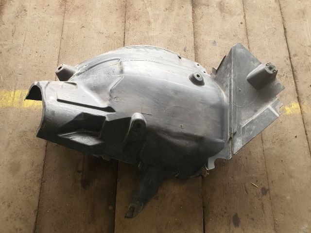 bontott MERCEDES-BENZ C-CLASS Jobb első Hátsó Dobbetét (Kerékjárati, Műanyag)