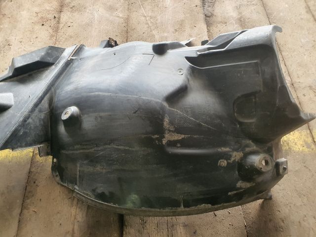 bontott MERCEDES-BENZ C-CLASS Jobb első Hátsó Dobbetét (Kerékjárati, Műanyag)