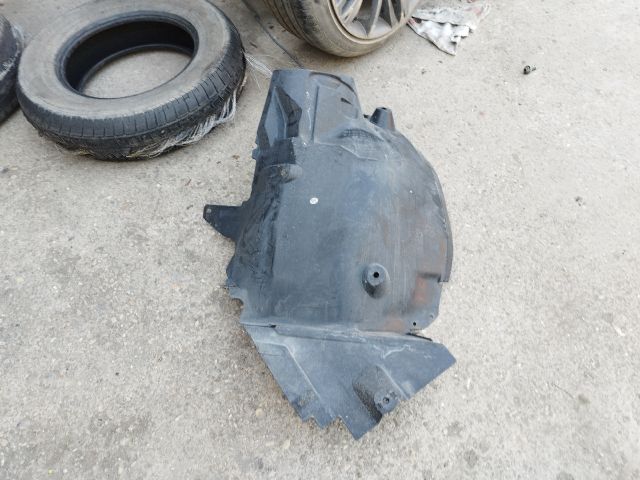 bontott MERCEDES-BENZ C-CLASS Jobb első Hátsó Dobbetét (Kerékjárati, Műanyag)