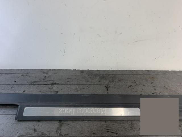 bontott MERCEDES-BENZ C-CLASS Jobb első Küszöb Díszléc