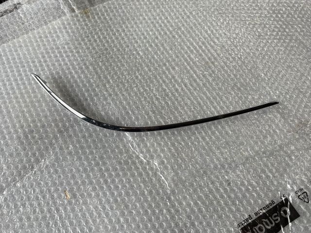 bontott MERCEDES-BENZ C-CLASS Jobb első Lökhárító Díszléc