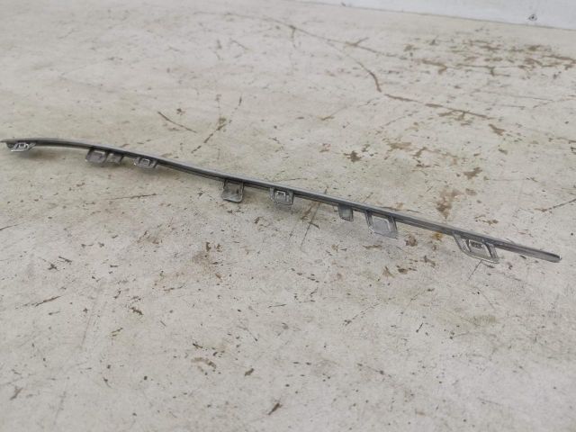 bontott MERCEDES-BENZ C-CLASS Jobb első Lökhárító Díszléc