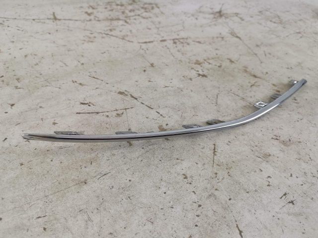 bontott MERCEDES-BENZ C-CLASS Jobb első Lökhárító Díszléc