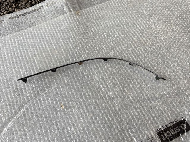 bontott MERCEDES-BENZ C-CLASS Jobb első Lökhárító Díszléc