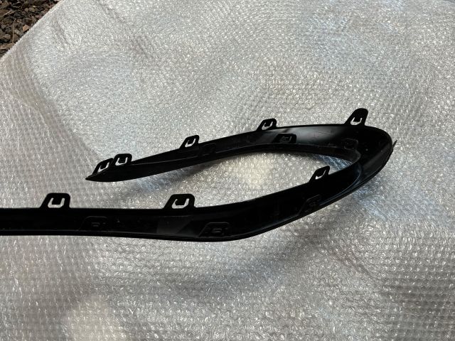 bontott MERCEDES-BENZ C-CLASS Jobb első Lökhárító Díszléc