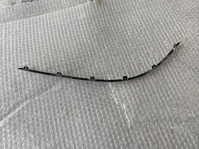 bontott MERCEDES-BENZ C-CLASS Jobb első Lökhárító Díszléc