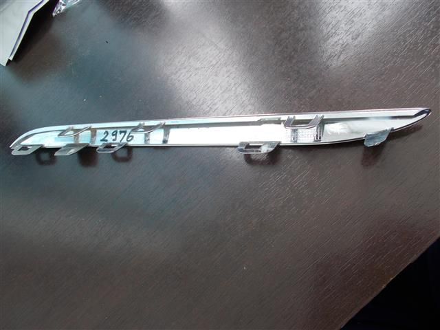 bontott MERCEDES-BENZ C-CLASS Jobb első Lökhárító Díszléc